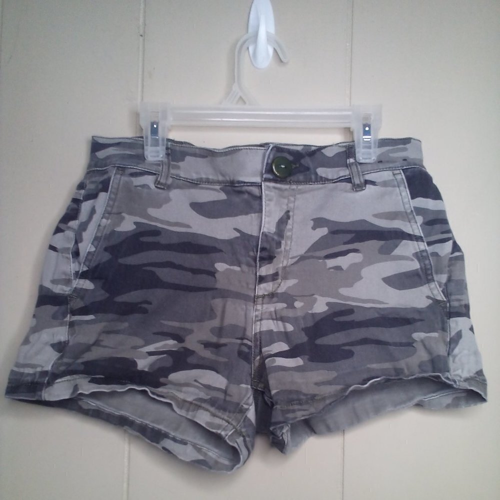 Express Shorts 2 Mid Rise Camo Green Black